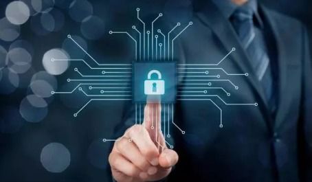 计算机安全系统中，人、制度与技术的关系解析